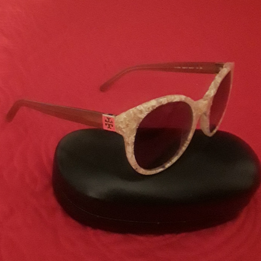 Women Sunglasses - Picture 3 of 3